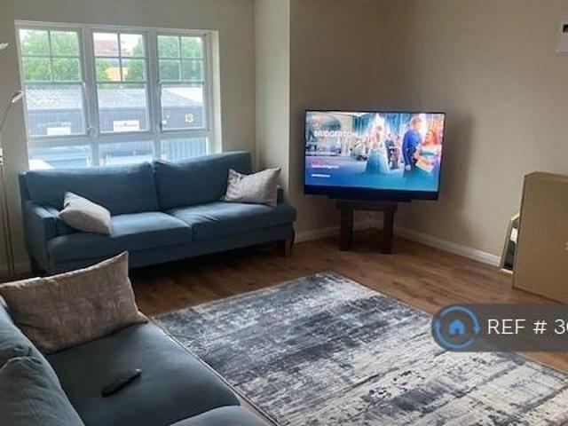 Hounslow, Hounslow, TW3 2 bed flat to rent £1,750 pcm £404 pw