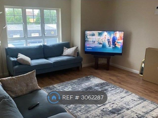 Hounslow, Hounslow TW3, 2 bed flat to rent, £1,750 pcm | PrimeLocation