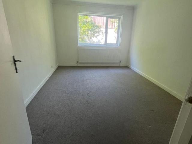 Hounslow, Oln TW5, 2 bed flat to rent, £1,900 pcm | PrimeLocation