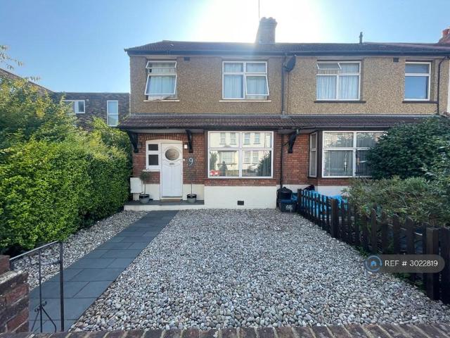 Hounslow Road, Twickenham, TW2 3 bed end of terrace house to rent £2,600 pcm £600 pw