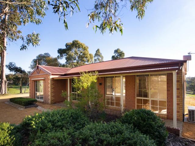 house 40 Cemetery Road, Elphinstone