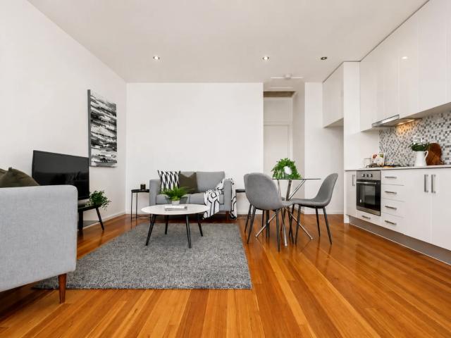house 4/14 Devon Road, Pascoe Vale