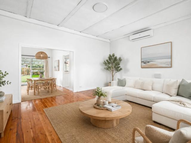 house 42 Wimbledon Avenue, North Narrabeen