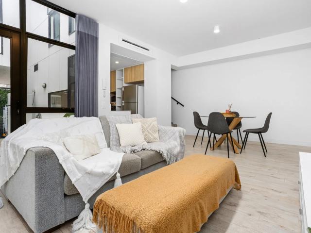 house 4/6 Parney Close, North Coogee