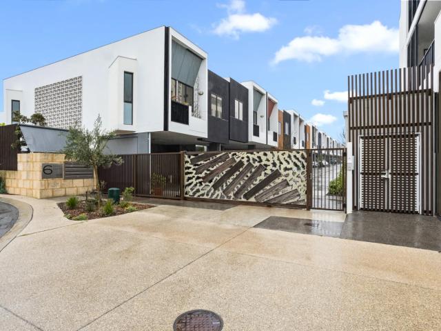 house 4/6 Parney Close, North Coogee
