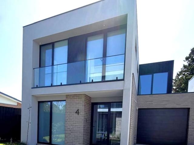 house 4/8 Charles Street, Dromana