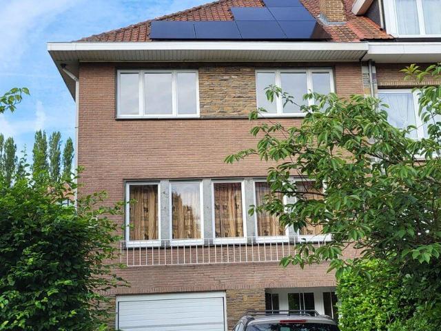 House 4 bed. with garden and solar panels