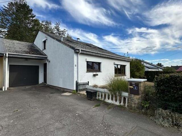 House 4 bed Arlon Garden and garage