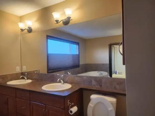 House 4 Bedroom For Rent Cochrane AB 3000 ES105933732