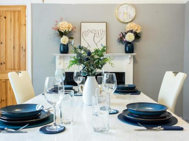 House 4 Bedroom For Rent Caterham Caterham 4615 ELS78790373