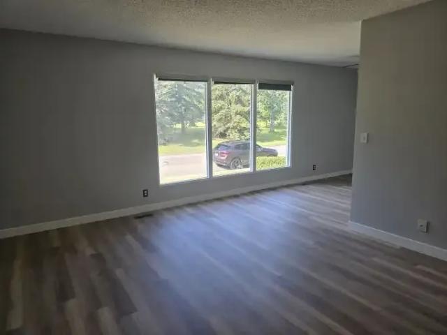 House 4 Bedroom For Rent Calgary AB 2400 ES105185935