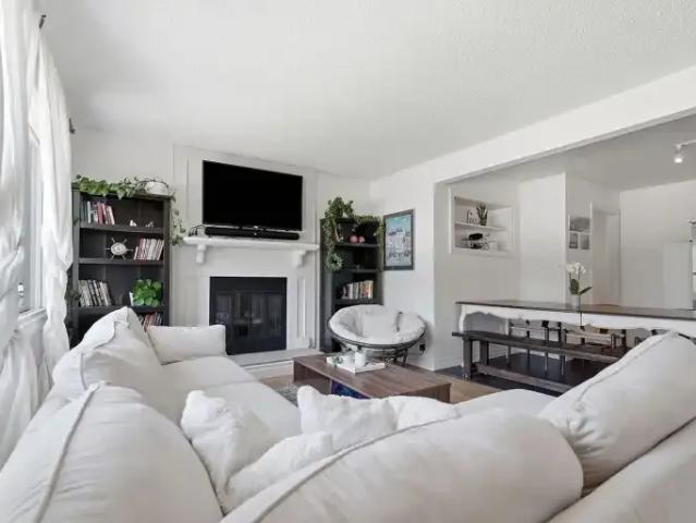 House 4 Bedroom For Rent Calgary AB 3075 ES105198563