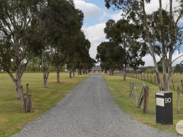 House 4 Bedroom For Rent CAMBRIAN HILL VIC ES106008943
