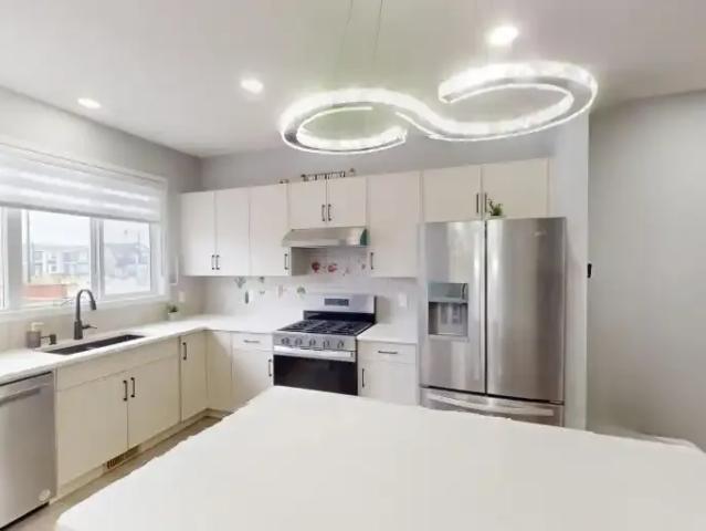 House 4 Bedroom For Rent Chestermere AB 2600 ES104991594