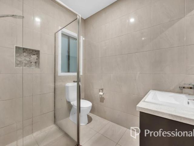 House 4 Bedroom For Rent Clyde North VIC ES105971501