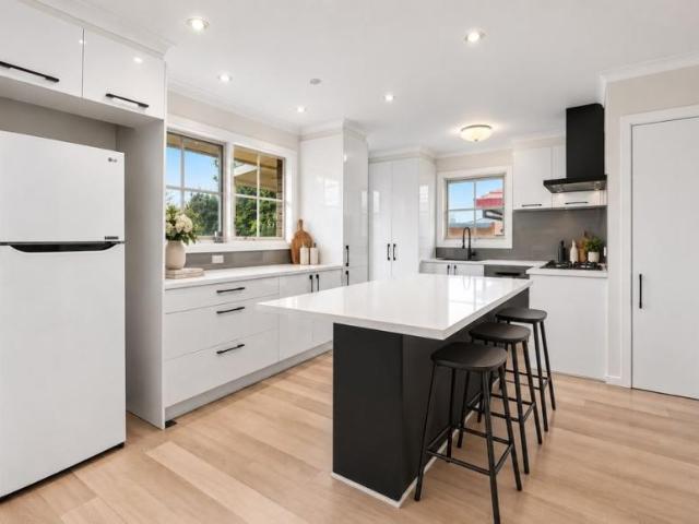 House 4 Bedroom For Rent Clayton South, ES105347593