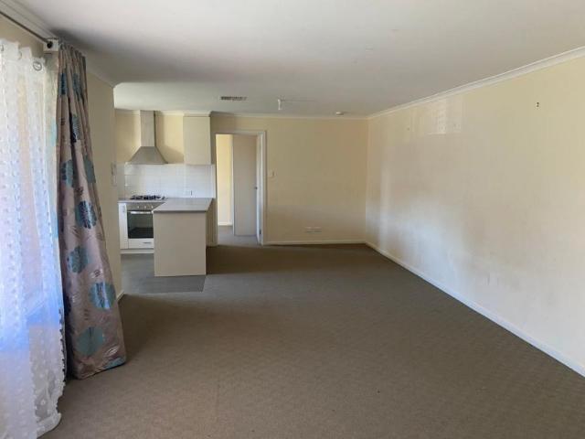 House 4 Bedroom For Rent Craigmore, SA ES106064745