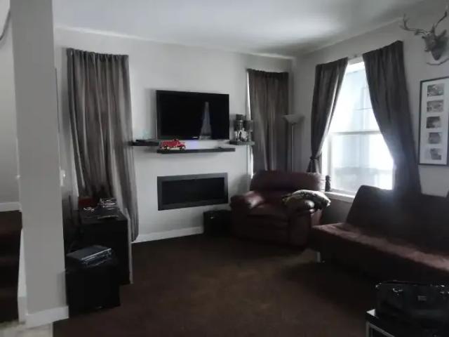 House 4 Bedroom For Rent Airdrie AB 2500 ELS105087752