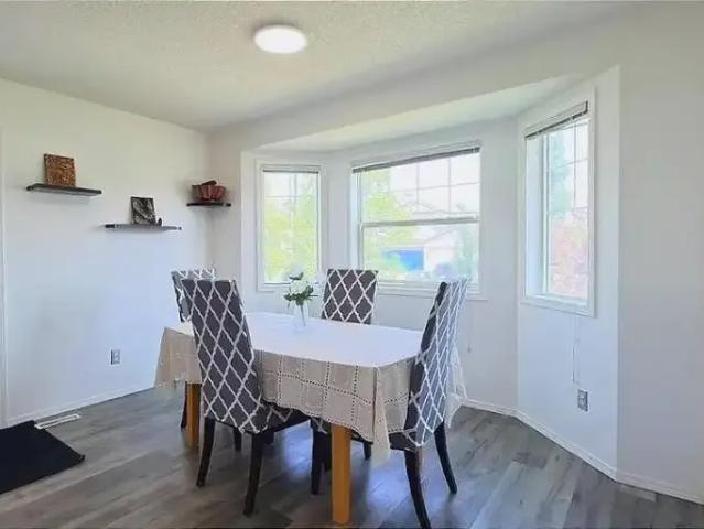 House 4 Bedroom For Rent Airdrie AB 2600 ES106004631