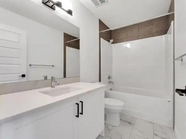 House 4 Bedroom For Rent Airdrie AB 2700 ES104182623