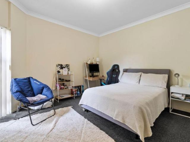 House 4 Bedroom For Rent ASHMORE QLD 970000 ELS104893854