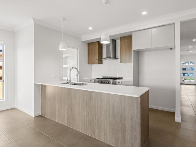 House 4 Bedroom For Rent BEACHMERE QLD 830900 ELS84434039
