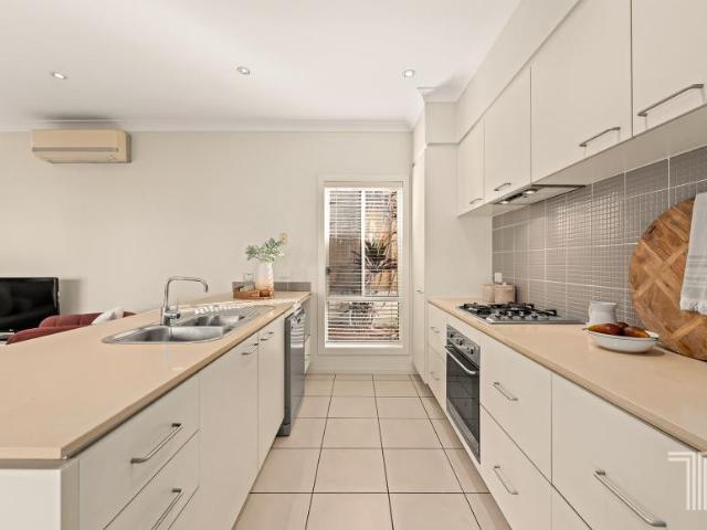 House 4 Bedroom For Rent Belmont QLD ES101583286