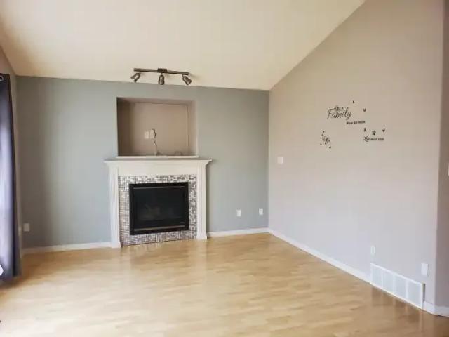 House 4 Bedroom For Rent Edmonton AB 2450 ES105198605