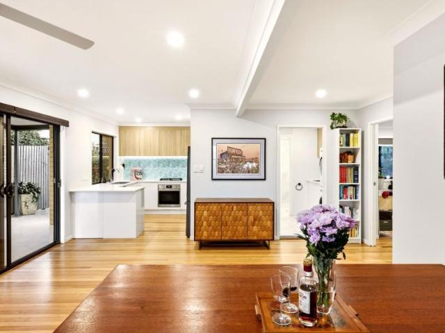 House 4 Bedroom For Rent Fairfield QLD ES104684270