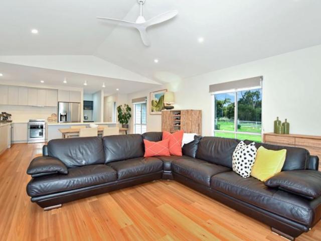 House 4 Bedroom For Rent Kingscote, SA 875000 ES103588948