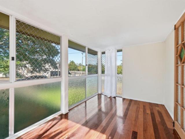 House 4 Bedroom For Rent Holland Park QLD ES106009385