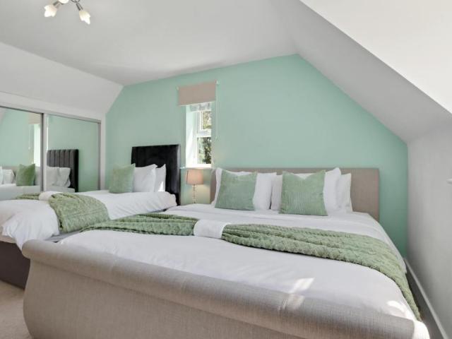 House 4 Bedroom For Rent Horley Horley 4800 ES104958298