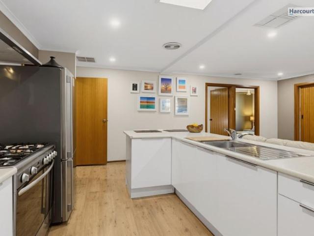 House 4 Bedroom For Rent Hallett Cove SA ES106009357