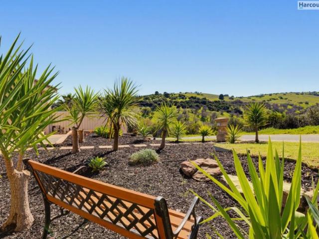 House 4 Bedroom For Rent Hallett Cove SA ES106009375