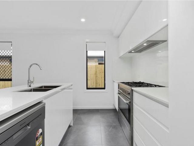House 4 Bedroom For Rent HILLCREST QLD 974900 ELS84434064