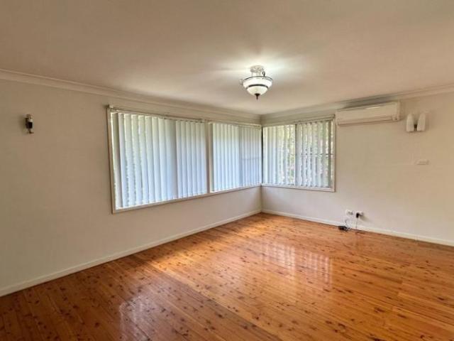 House 4 Bedroom For Rent Ingleburn, NSW ES106137656