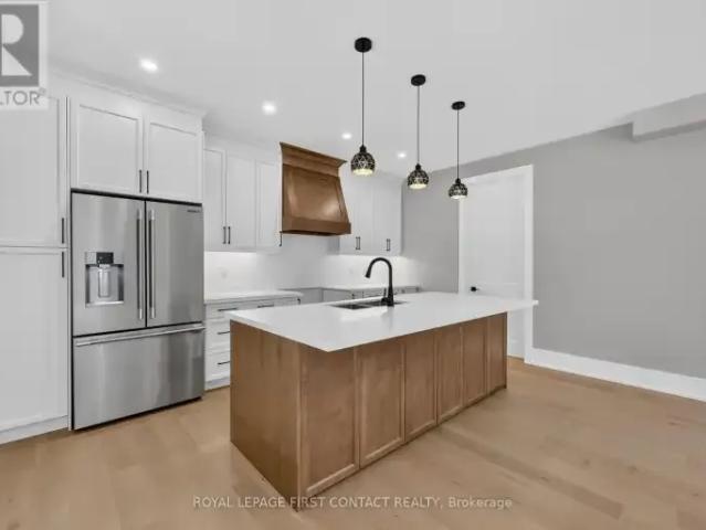 House 4 Bedroom For Rent Innisfil ON 3150 ES104864296
