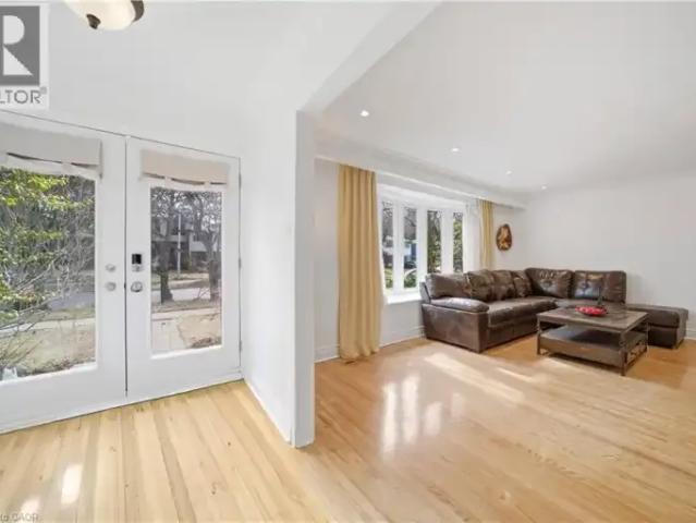 House 4 Bedroom For Rent Oakville ON 4950 ES103840339