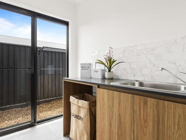 House 4 Bedroom For Rent LOGAN VILLAGE QLD 745000 ES79874786
