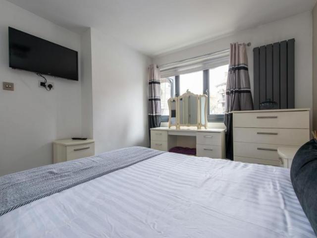 House 4 Bedroom For Rent London London 8000 ELS105009675