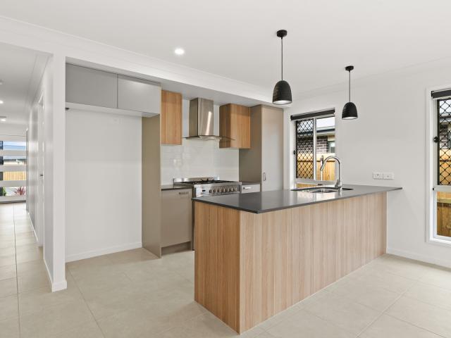 House 4 Bedroom For Rent LAWNTON QLD 956000 ELS84434063