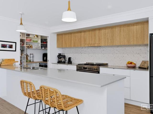 House 4 Bedroom For Rent Lammermoor QLD ES103490427