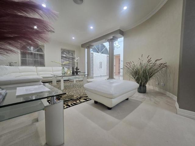 House 4 Bedroom For Rent LEOPOLD VIC ES105977471