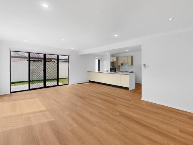 House 4 Bedroom For Rent Little Mountain QLD 1000 ELS104537696