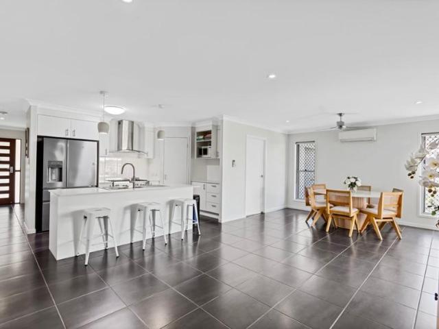 House 4 Bedroom For Rent Mountain Creek, ES105339170