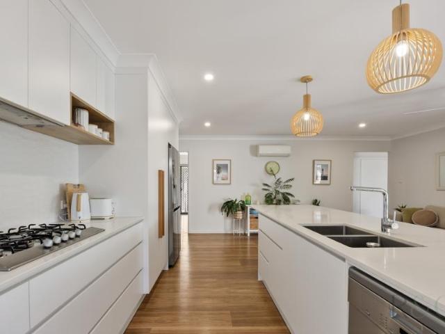 House 4 Bedroom For Rent Mountain Creek QLD ES105006397
