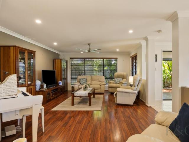 House 4 Bedroom For Rent Mountain Creek QLD ES105075677