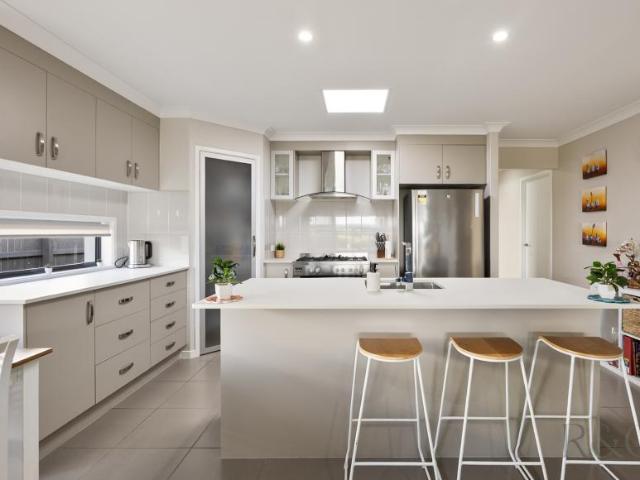 House 4 Bedroom For Rent Mountain Creek QLD ES105626380