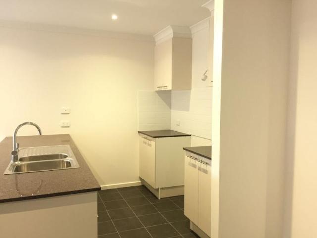 House 4 Bedroom For Rent Manor Lakes, 47000 ES105237601