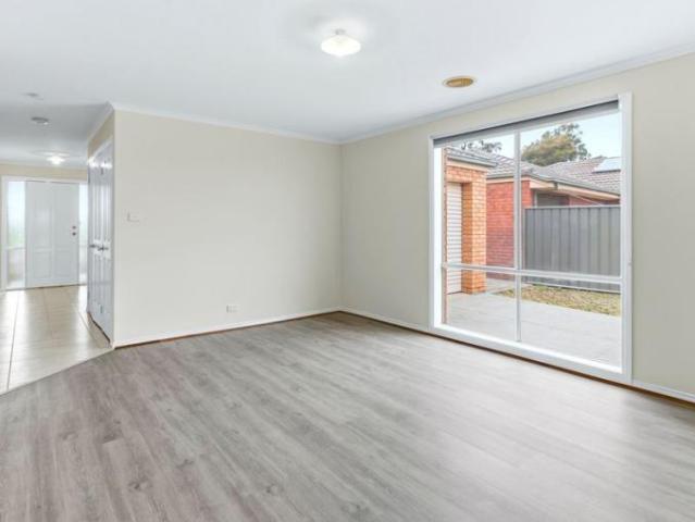 House 4 Bedroom For Rent Manor Lakes, ES105076565